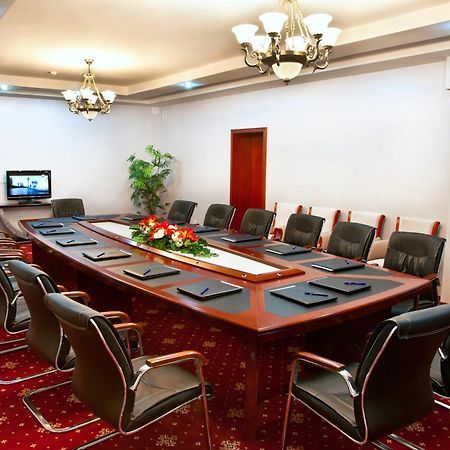 Goldman Empire Hotel Astana Eksteriør billede