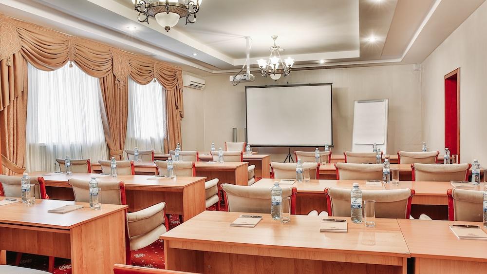 Goldman Empire Hotel Astana Eksteriør billede
